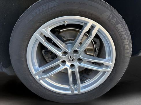 Used 2021 Porsche Macan image 35