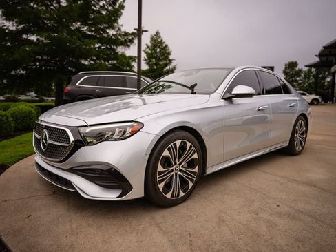 Used 2024 Mercedes-Benz E 350 4MATIC Sedan image 3