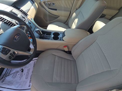 Used 2018 Ford Taurus SE image 27