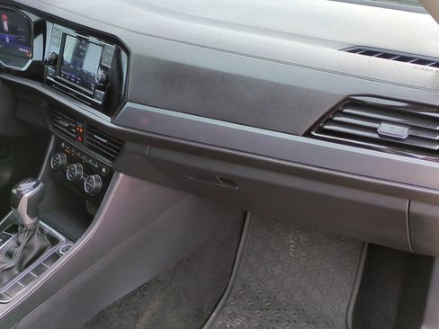 Used 2023 Volkswagen Jetta SE image 31