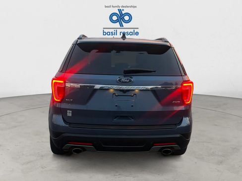 Used 2018 Ford Explorer XLT AWD/4WD image 5