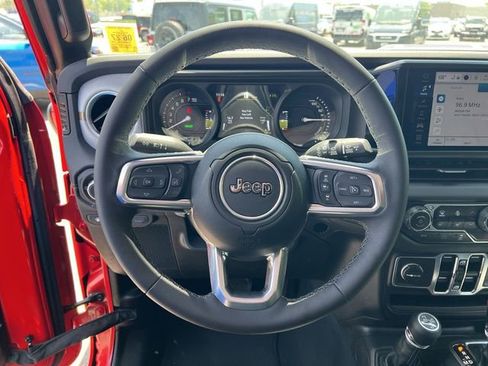 Used 2025 Jeep Wrangler Unlimited Sahara w/ Safety Group AWD/4WD image 28