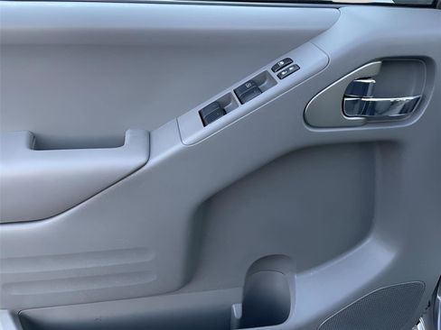 Used 2020 Nissan Frontier SV w/ Midnight Edition Floor Mats image 23