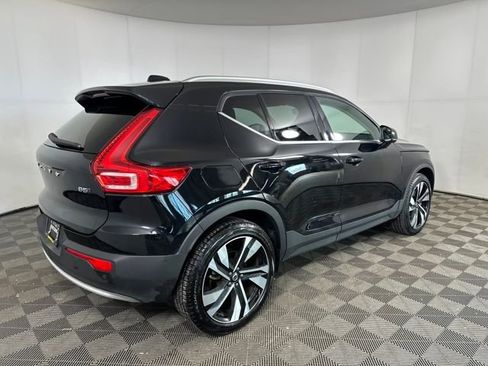 Used 2024 Volvo XC40 B5 Plus w/ Climate Package image 3