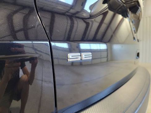 Used 2022 Ford Escape SE image 11