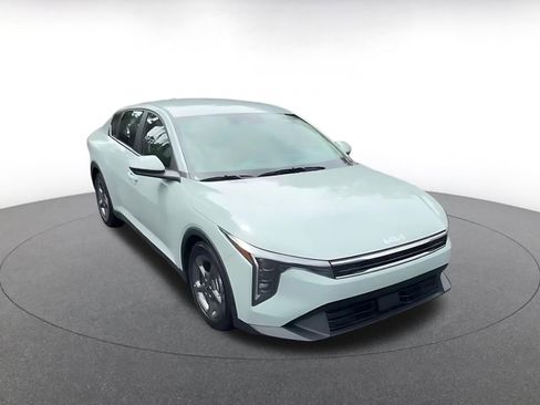 Used 2025 Kia K4 LXS image 3