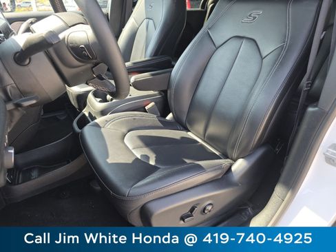 Used 2024 Chrysler Pacifica Limited FWD image 22