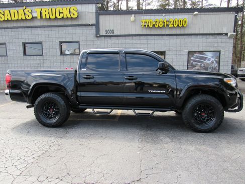 Used 2020 Toyota Tacoma SR5 RWD image 4