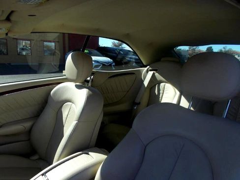 Used 2009 Mercedes-Benz CLK 550 Cabriolet image 15