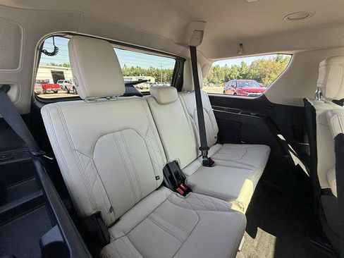 Used 2018 Ford Expedition Platinum AWD/4WD image 17