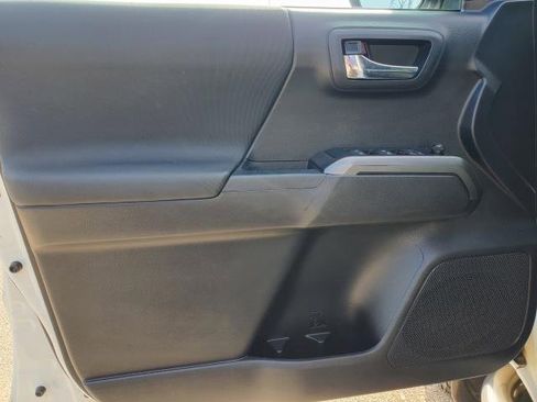 Used 2019 Toyota Tacoma TRD Sport image 16