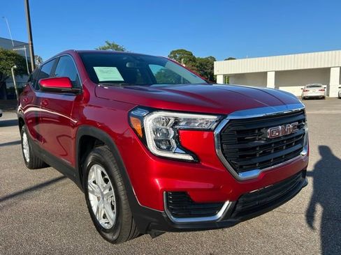 Used 2024 GMC Terrain SLE image 2
