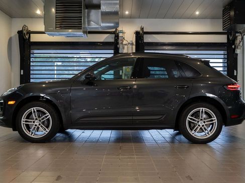 Used 2025 Porsche Macan image 2