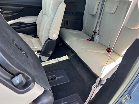 Used 2023 Subaru Ascent Premium w/ Convenience Package image 14