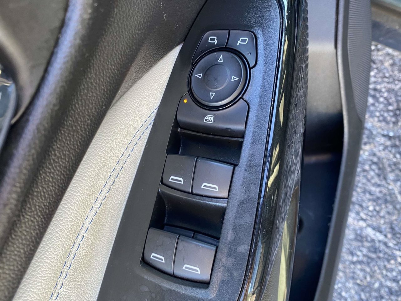 Used 2025 Chevrolet Trax LT FWD image 26