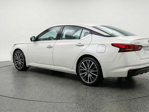 Used 2025 Nissan Altima 2.5 SV FWD image 6