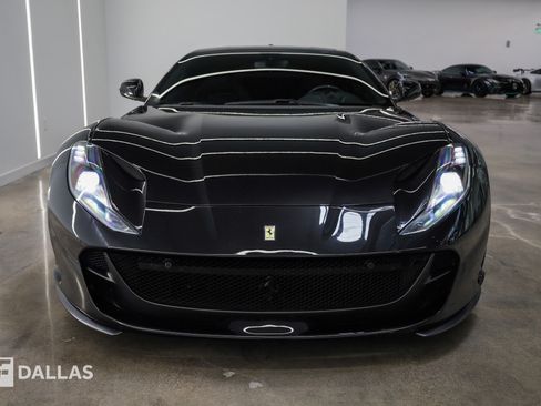 Used 2018 Ferrari 812 Superfast RWD image 3