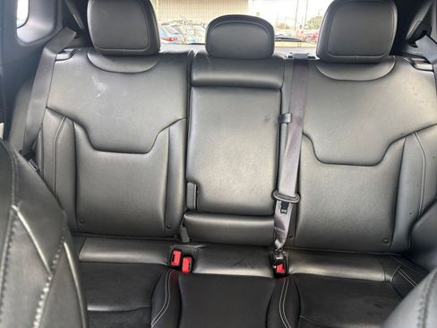 Used 2025 Jeep Compass Limited image 38