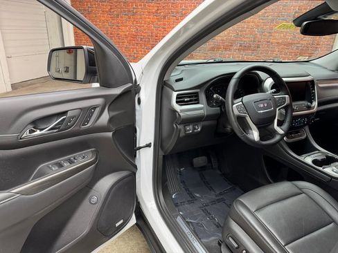 Used 2023 GMC Acadia SLT w/ Preferred Package image 9