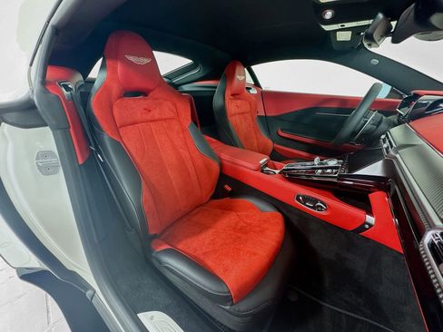 Used 2026 Aston Martin V8 Vantage S RWD image 21