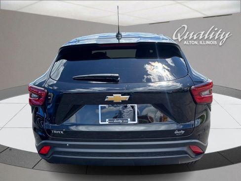 Used 2024 Chevrolet Trax LS w/ LS Convenience Package FWD image 5