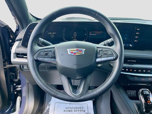 Used 2024 Cadillac XT4 Premium Luxury w/ Technology Package FWD image 11