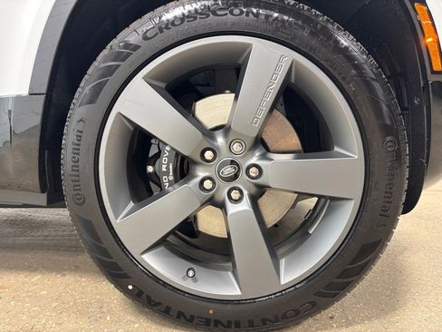 New 2025 Land Rover Defender 110 V8 image 11