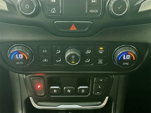 Used 2019 GMC Terrain SLT image 18