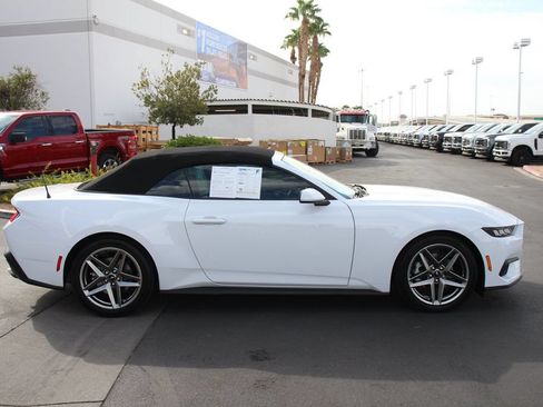 Certified 2025 Ford Mustang Convertible RWD image 9