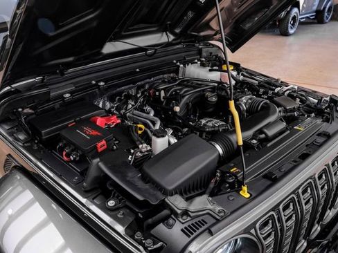 Used 2025 Jeep Gladiator Sport image 30