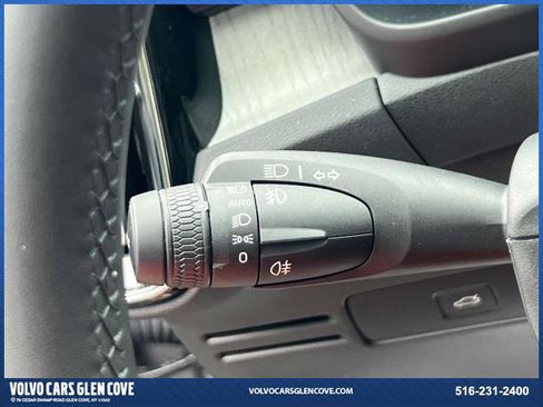 Certified 2025 Volvo XC40 B5 Plus w/ Protection Package Premier image 23