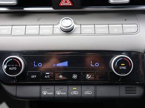 Used 2024 Hyundai Elantra SEL FWD image 19