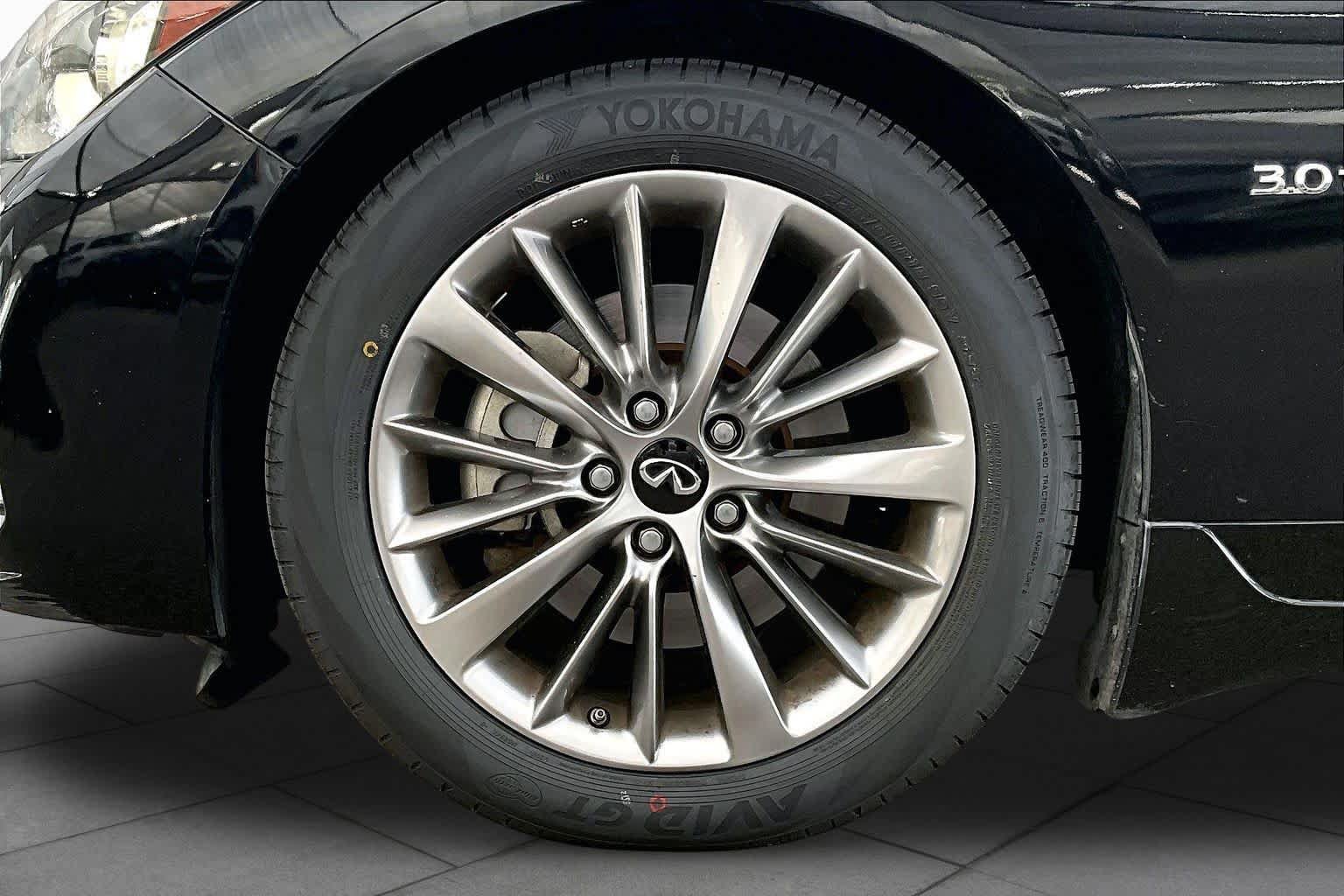 Used 2019 INFINITI Q50 Luxe w/ Essential Package (3.0T Luxe) RWD image 11