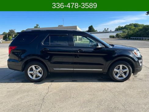 Used 2017 Ford Explorer XLT w/ Equipment Group 202A AWD/4WD image 6