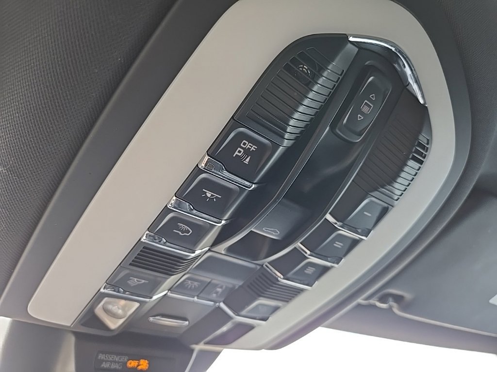 Used 2018 Porsche Macan Sport Edition AWD/4WD image 21