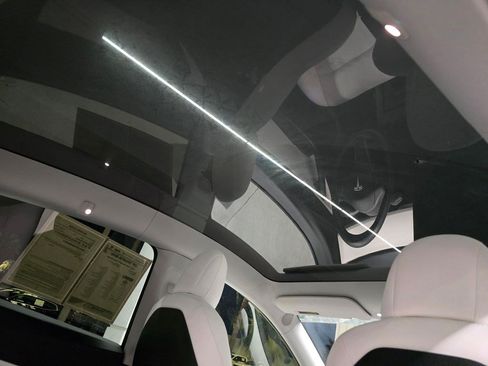 Used 2021 Tesla Model Y Long Range AWD/4WD image 41
