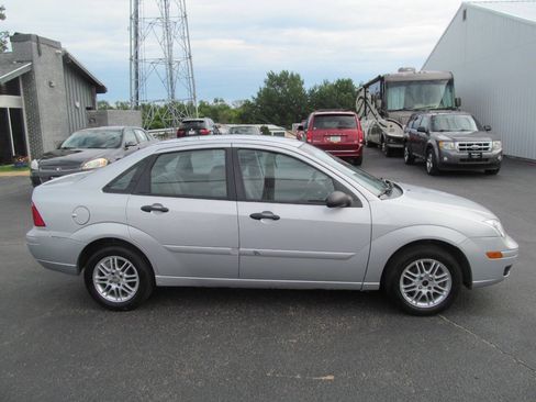 Used 2007 Ford Focus SE FWD image 6