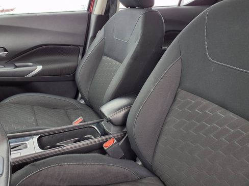 Used 2023 Nissan Kicks SV image 3