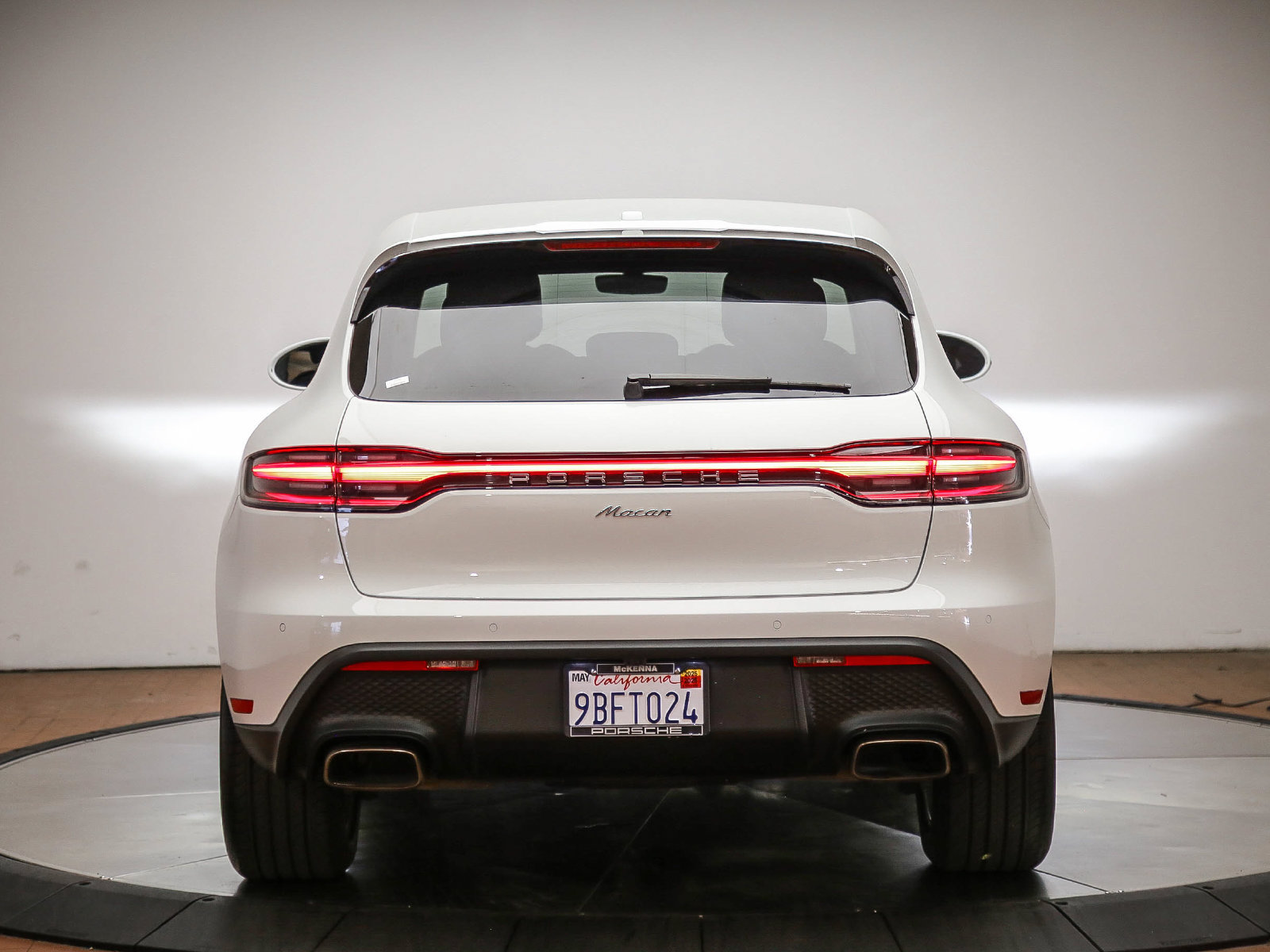 Certified 2022 Porsche Macan AWD/4WD image 6