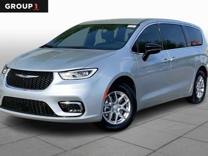 New 2026 Chrysler Pacifica Select