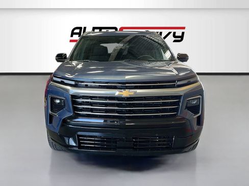 Used 2025 Chevrolet Traverse High Country AWD/4WD image 2