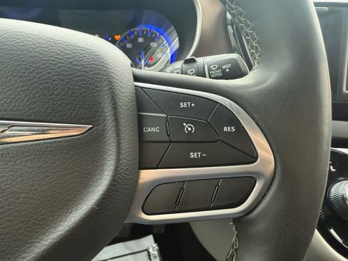 Used 2023 Chrysler Voyager LX image 14