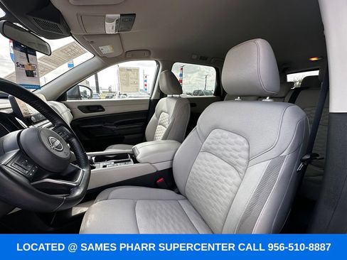 Used 2024 Nissan Pathfinder SV FWD image 15