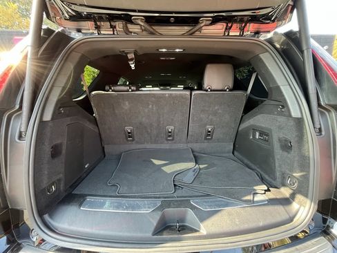 Used 2021 Cadillac Escalade Luxury image 16