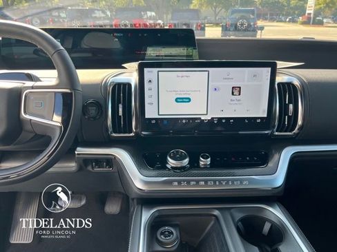 New 2025 Ford Expedition Platinum w/ Stealth Appearance Package image 18