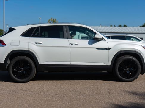 New 2026 Volkswagen Atlas Cross Sport SE image 7