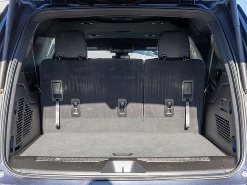 Used 2025 Chevrolet Suburban Z71 image 15