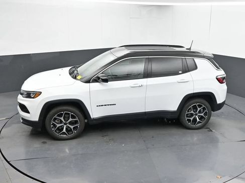 Used 2025 Jeep Compass Limited AWD/4WD image 39