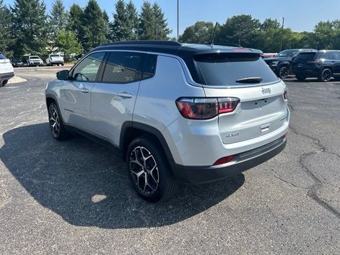 Used 2025 Jeep Compass Limited AWD/4WD image 2