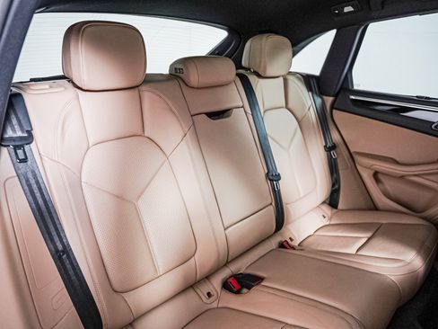 Certified 2024 Porsche Macan AWD/4WD image 6